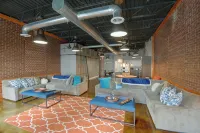 Urban Downtown Roanoke Loft w/ Private Hot Tub - Apartments