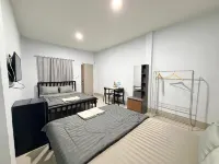 LikeHome Rooms - Parking