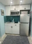 Clean Cozy Condo Across from Beach-Beautiful Pool Newly Remodeled - บังกะโล