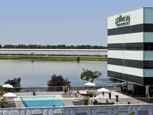 Pullman Bordeaux Lac - Pools