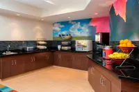 フェアフィールド・イン＆スイート・グリーリー - 朝食