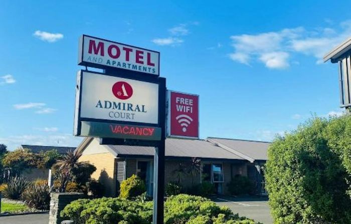 Admiral Court Motel & Apartments