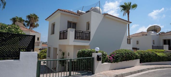 Private Villa with own pool 5 minutes drive to Coral Bay with 2 Sandy beaches Hotels in Peyia