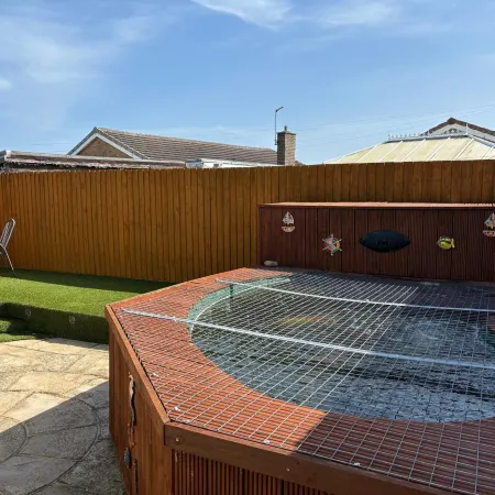 2-Bed Bungalow Sleeps 6 Parking & Pet Friendly