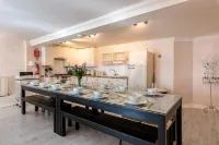 Little Paris - Parking - by Brighton Holiday Lets - Bungalows