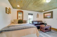 Pet-friendly Farmhouse Suite w/ Patio in Vaughn! - Wifi