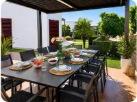 Lux Villa with Year-Round Heated Pool, beautiful outdoor space & Game Room - Wifi