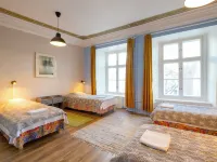 Old Town Munkenhof Guesthouse - Hostel Отели рядом с достопримечательностью «Каламая»