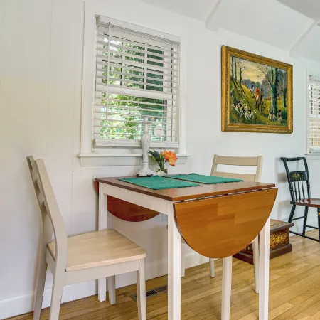 3 Mi to Craigville Beach! Walkable Couples Haven