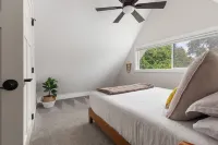 Applewood Lodge: Private A-Frame with Hot Tub Near Saugatuck & Lake Michigan - 3-Star