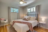 < 3 Mi to Pearl St: Home w/ Large Yard in Boulder - 3-نجوم