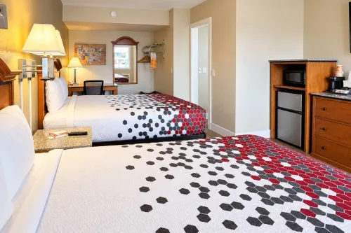 Econo Lodge - parking