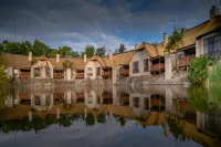 Umbhaba Eco Lodge Hotels near Perry's Bridge Reptile Park