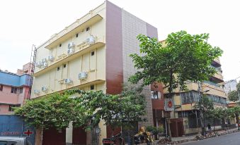Hotel O Abi Inn Hotel Near Dhakuria Manipal Hospital - Housity