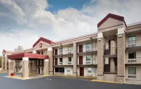 Red Roof Plus+ Birmingham East - Irondale/ Airport Hotels in 