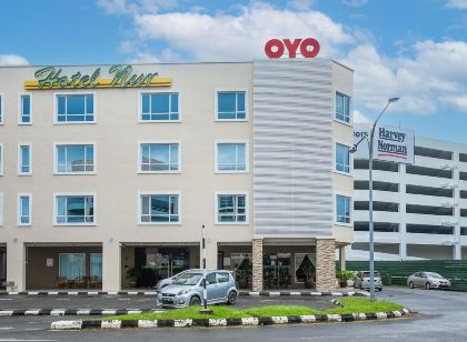 Super OYO 985 Hotel Nur