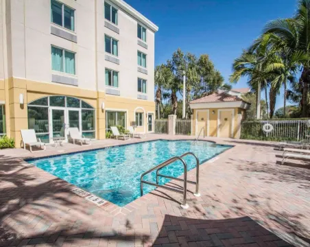 Comfort Inn & Suites Jupiter I-95
