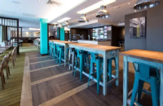 프리미어 인 슬라우 웨스트 - 슬라우 트레이딩 에스테이트