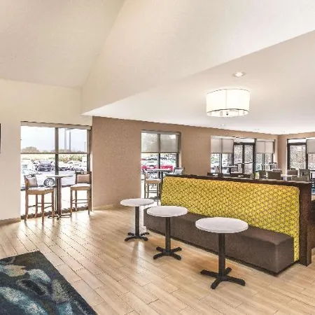 La Quinta Inn & Suites by Wyndham Philadelphia Airport