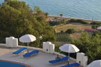 Studio Apartments "maria" with Pool in Agios Gordios Beach - Pools
