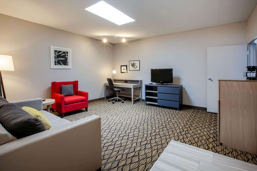 Days Inn & Suites by Wyndham Rochester Hills MI