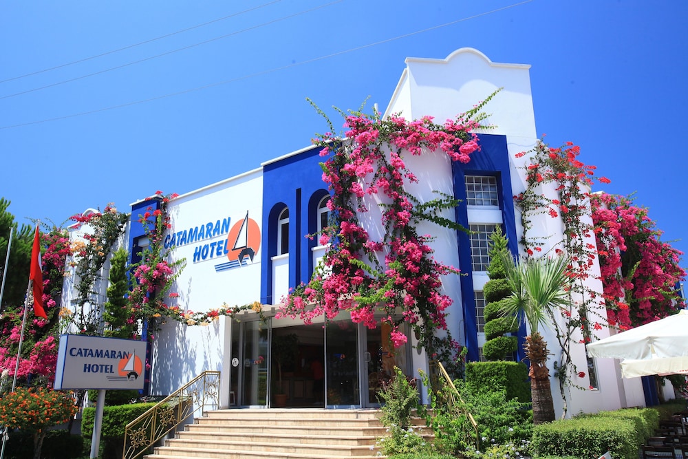 Catamaran Hotel