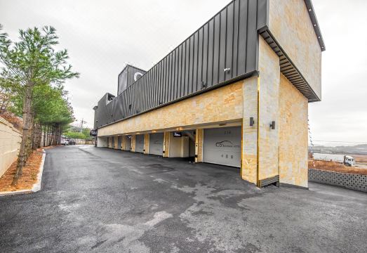 진천 G7의 깔끔하고 모던한 외관 이미지