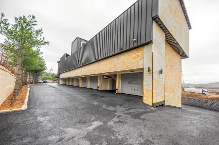 Jincheon (Ochang) G7 Self Check-in Hotel Отели в г. Чинчхон