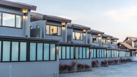 Gyeongju Meomulda Poolvilla Отели рядом с достопримечательностью «Международный Конвенционный Центр Гёнджу Хвабаек»