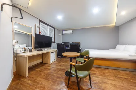 Gwangju Unam-Dong Stay Hue Отели рядом с достопримечательностью «Jungoe Park»