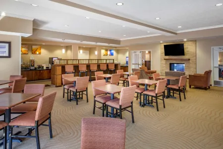 Comfort Inn & Suites Tooele-Salt Lake City Отели в г. Lake Point
