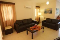 A Three-Bedroom Villa with a Private Pool and Landscaped Garden. Wi-Fi. Hotels in Pissouri