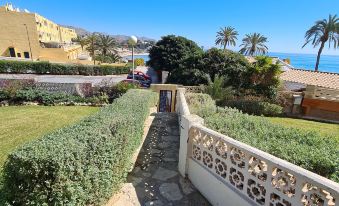 Luxurious 1st Line Top-Floor Apartment with Direct Sea Access