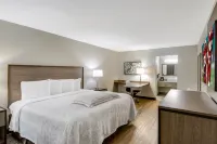 Red Roof PLUS+ Dallas - Addison Hotel a Carrollton
