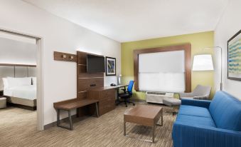 Holiday Inn Express & Suites Columbus Airport East