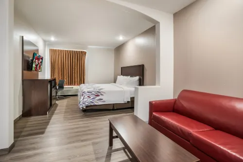 Red Roof Inn & Suites Lake Charles Hotels in Iowa