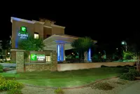 Holiday Inn Express & Suites Phoenix - Glendale Sports Dist