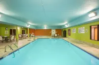 Holiday Inn Express HASTINGS by IHG - piscina