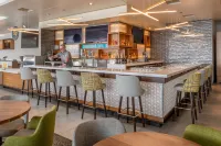 Holiday Inn PORTLAND - COLUMBIA RIVERFRONT by IHG - Bar