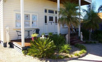 Pelican Sands Bed & Breakfast - Housity