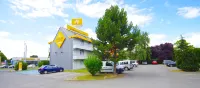 Premiere Classe Saint Quentin - parking