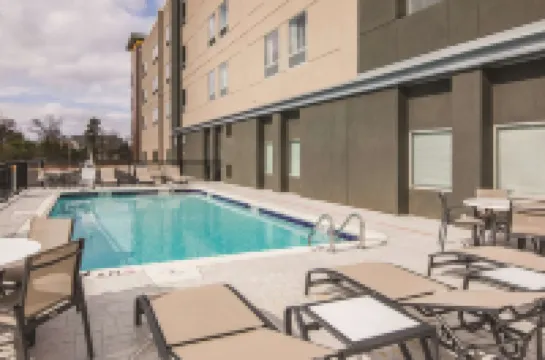 La Quinta Inn & Suites by Wyndham Atlanta South - McDonough Hotels in Henry County