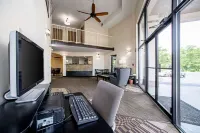 Quality Inn Near Six Flags St. Louis - parking