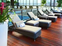 DoubleTree by Hilton Montreal - Pools