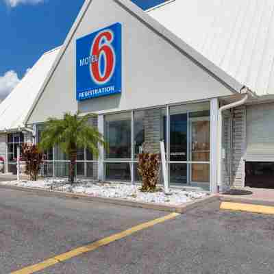 Motel 6 Englewood, FL Hotel Exterior