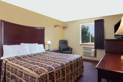 Super 8 by Wyndham Lewiston Hotels near Lewiston Center Mall