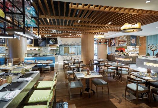 1. 두짓 타니 마닐..