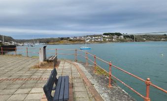 Marina Reach Neyland, Flat with Great Sea Views