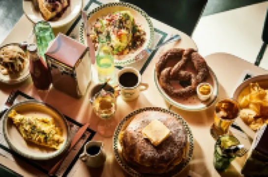 เดอะ ไซเรน โฮเต็ล, แอน แอช โฮเต็ล โรงแรมในดีทรอยต์