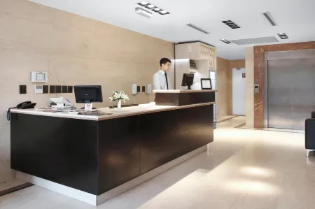 CH Recoleta Suites Отели рядом с достопримечательностью «Сад Ботанико Карлос Тайс»